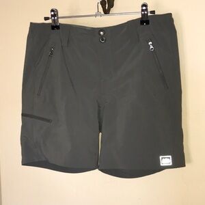 REI active hiking cargo shorts green zip pockets belt loops zip snap fly Sz 6